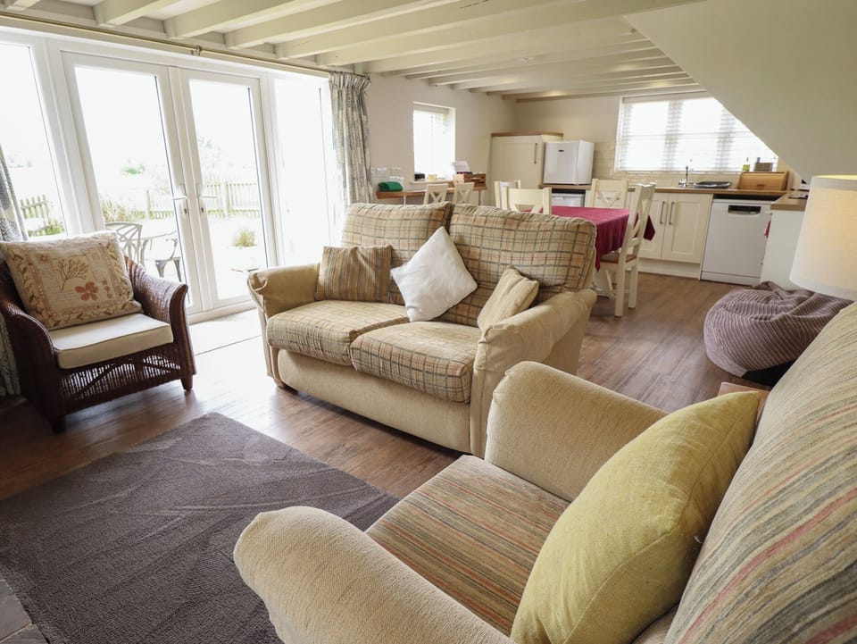 Cottage | Living area | Fireplace