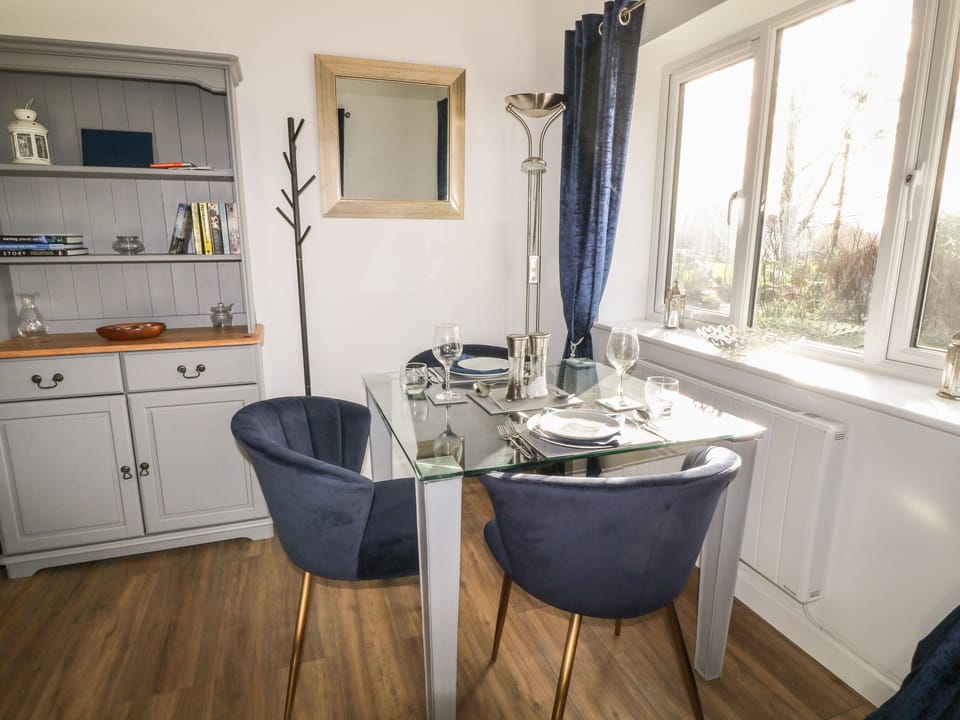 Cottage | Private kitchen | Fridge, microwave, dishwasher, electric kettle