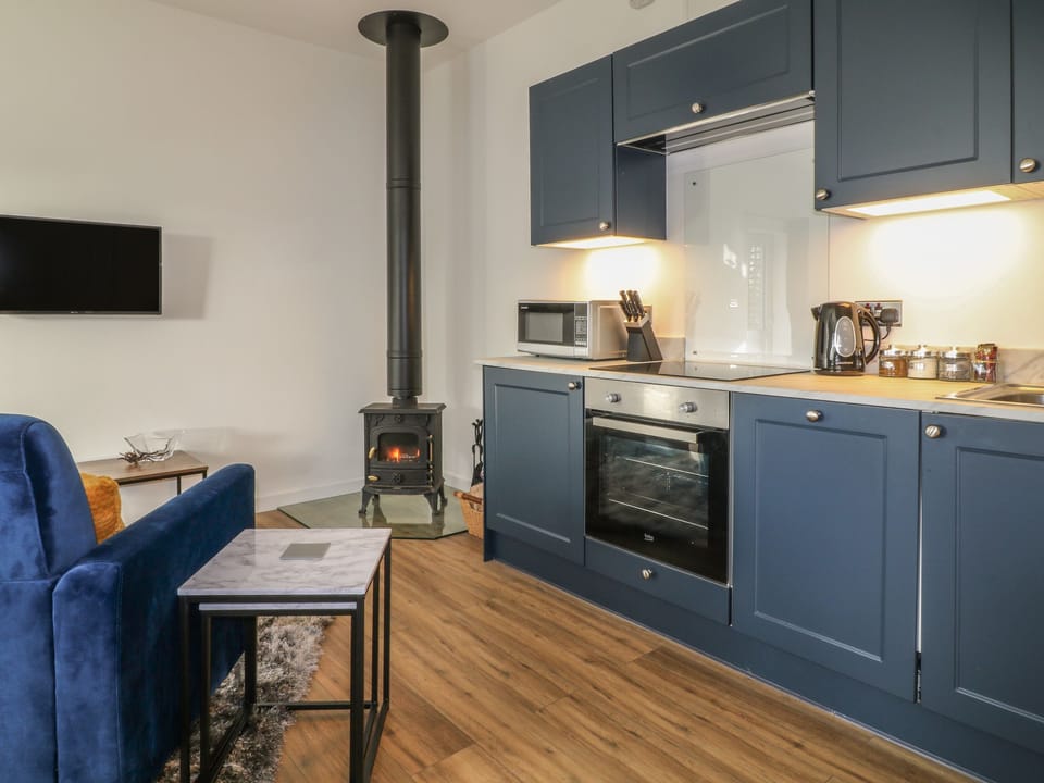 Cottage | Private kitchen | Fridge, microwave, dishwasher, electric kettle