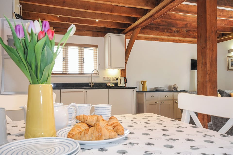 Cottage | Dining