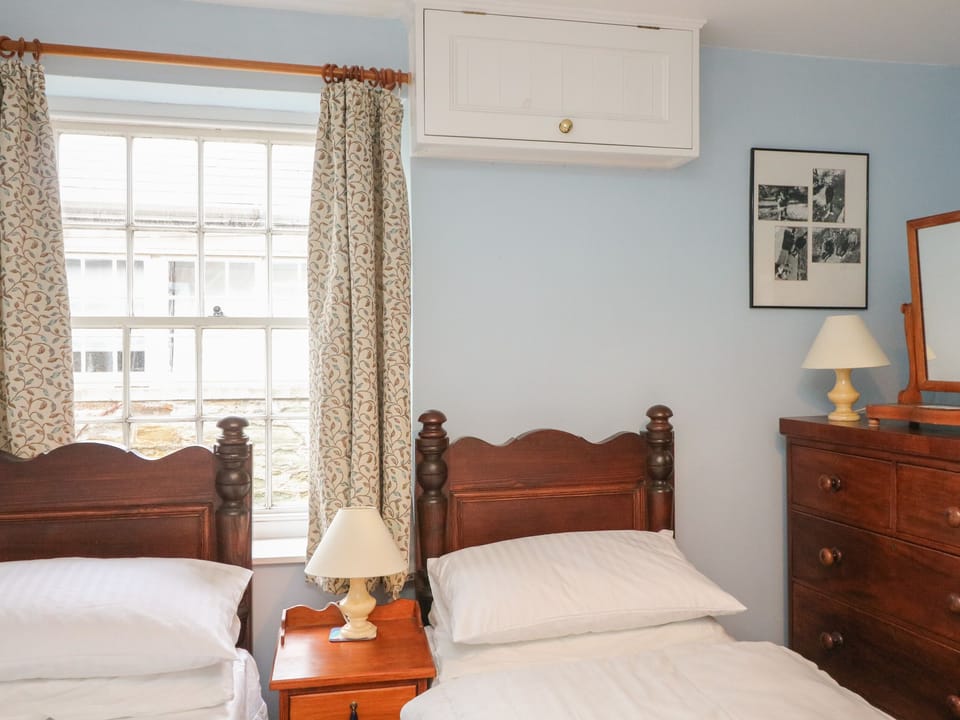 Cottage | 2 bedrooms, WiFi (free), individually decorated, individually furnished