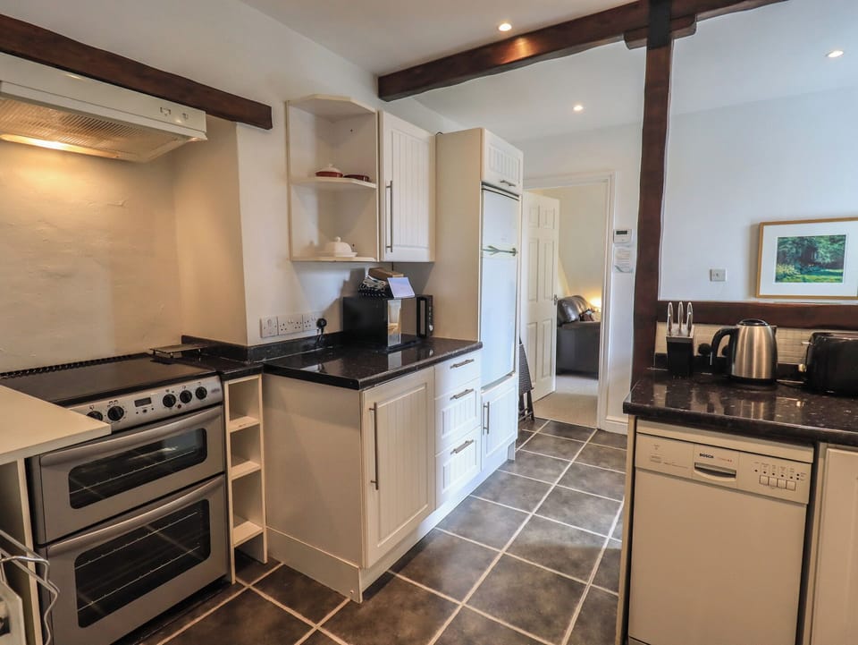 Cottage | Private kitchen | Fridge, dishwasher, cookware/dishes/utensils