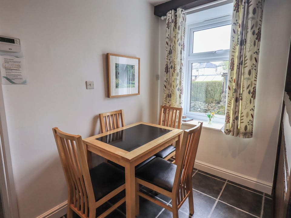 Cottage | Dining