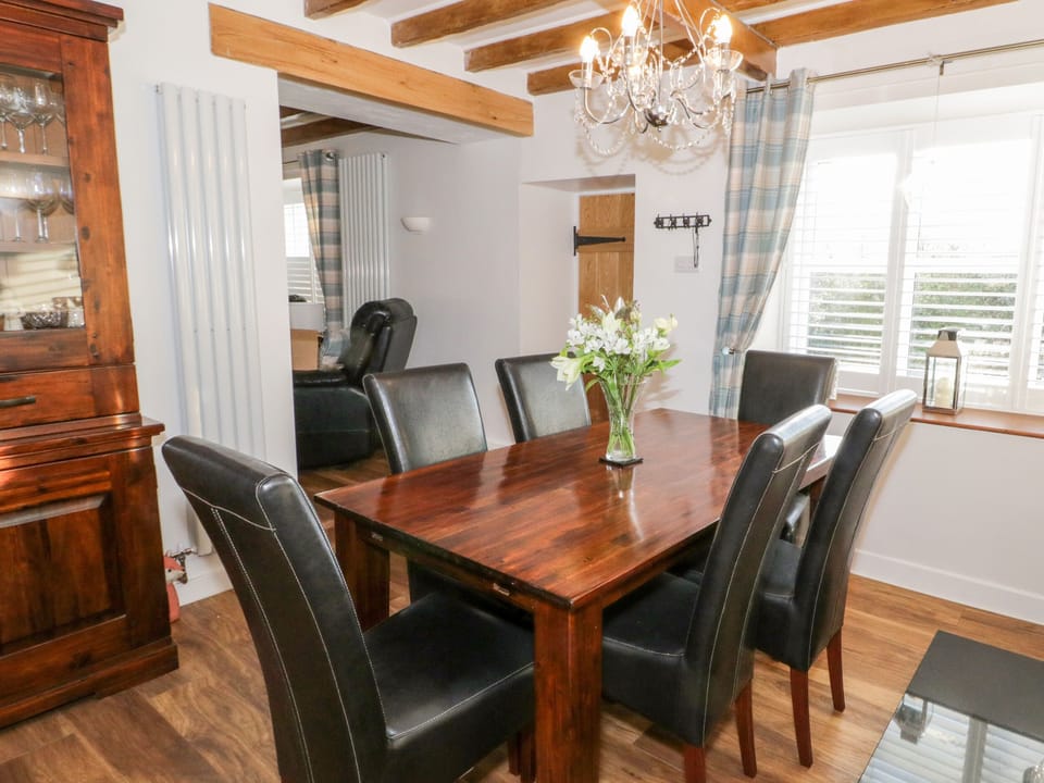 Cottage | Private kitchen | Fridge, dishwasher, electric kettle, toaster