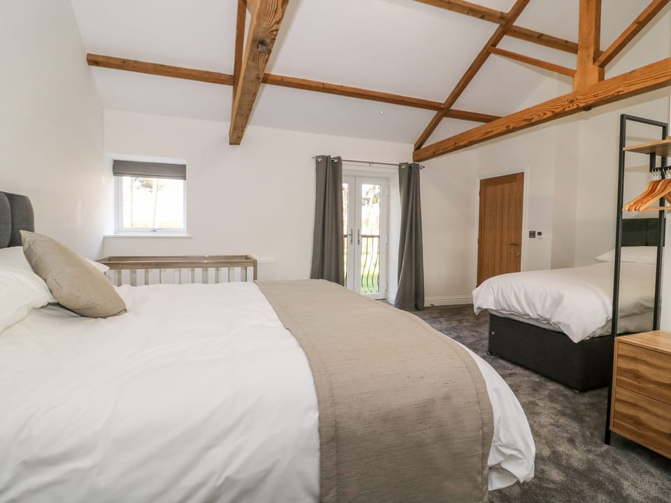 Cottage | 2 bedrooms, individually decorated, individually furnished, free WiFi