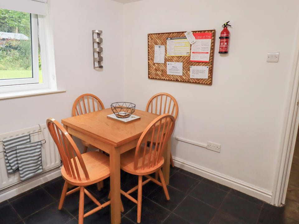 Cottage | Dining