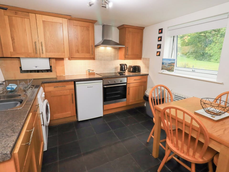 Cottage | Private kitchen | Fridge, dishwasher, electric kettle, toaster