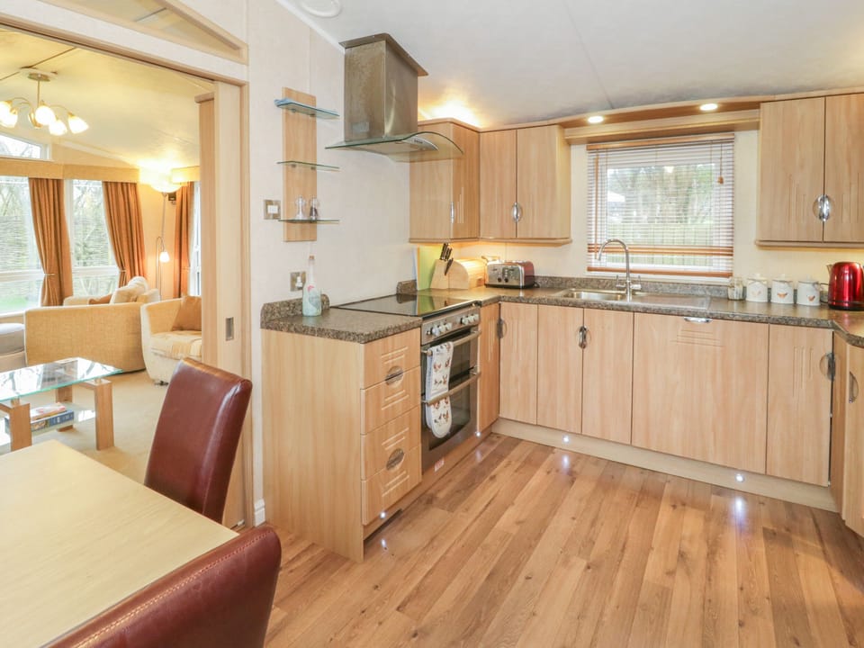Cottage | Private kitchen | Fridge, microwave, dishwasher, electric kettle