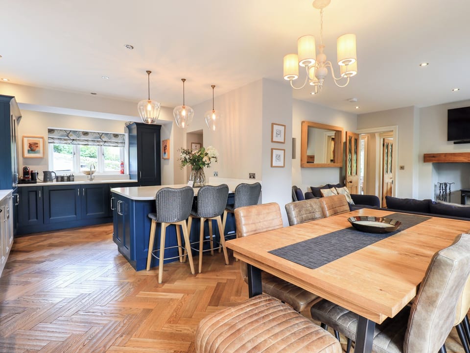 Cottage | Dining