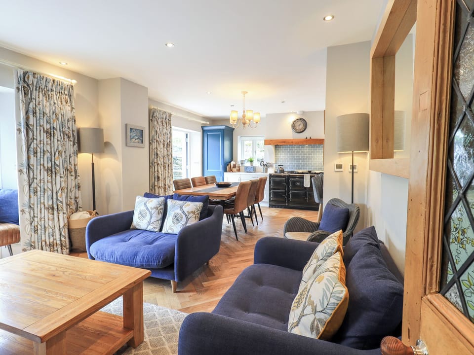 Cottage | Living area | Fireplace, DVD player
