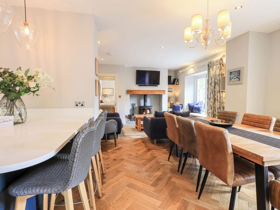 Cottage | Dining