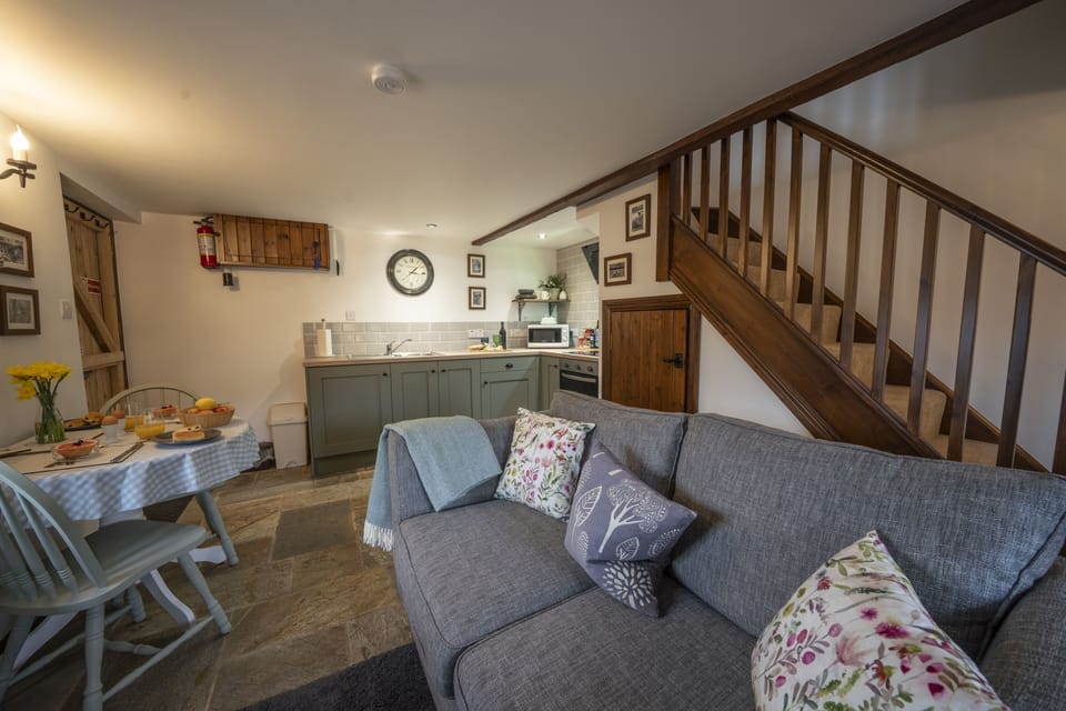 Cottage | Living area | Fireplace