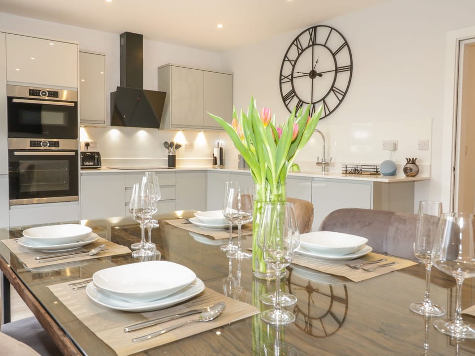 Cottage | Private kitchen | Fridge, dishwasher, electric kettle, toaster