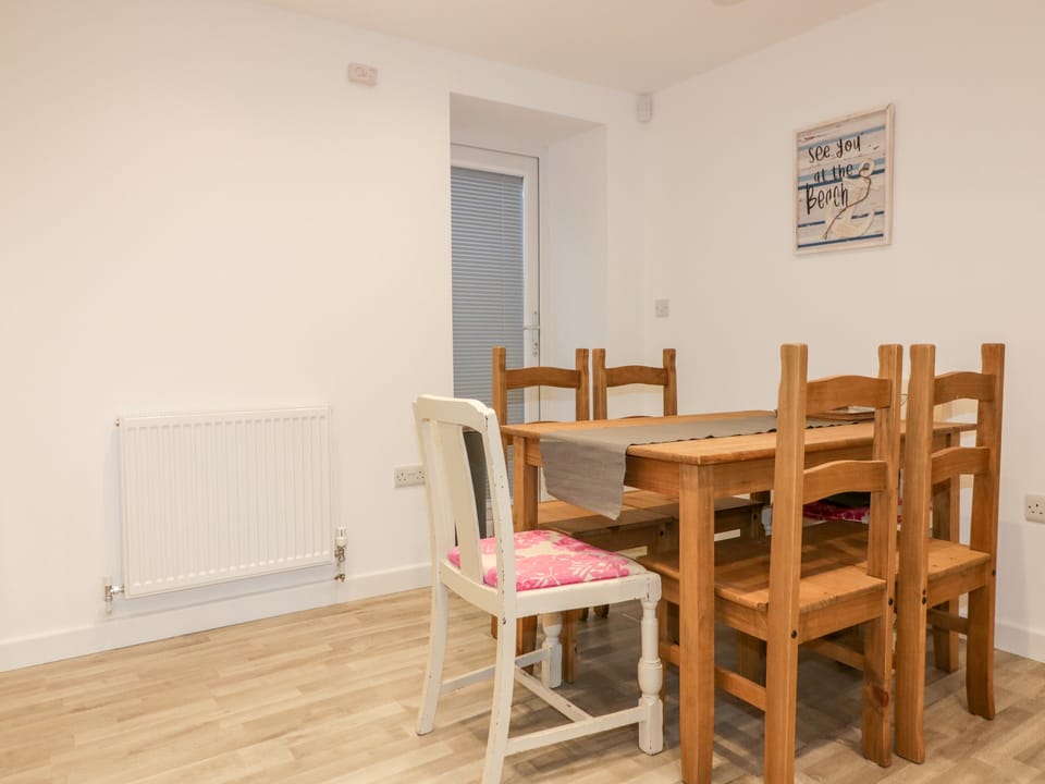 Cottage | Private kitchen | Fridge, microwave, dishwasher, electric kettle