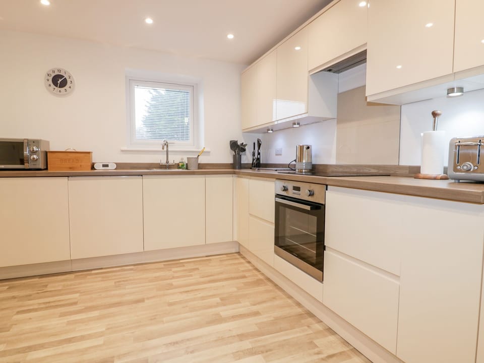 Cottage | Private kitchen | Fridge, microwave, dishwasher, electric kettle