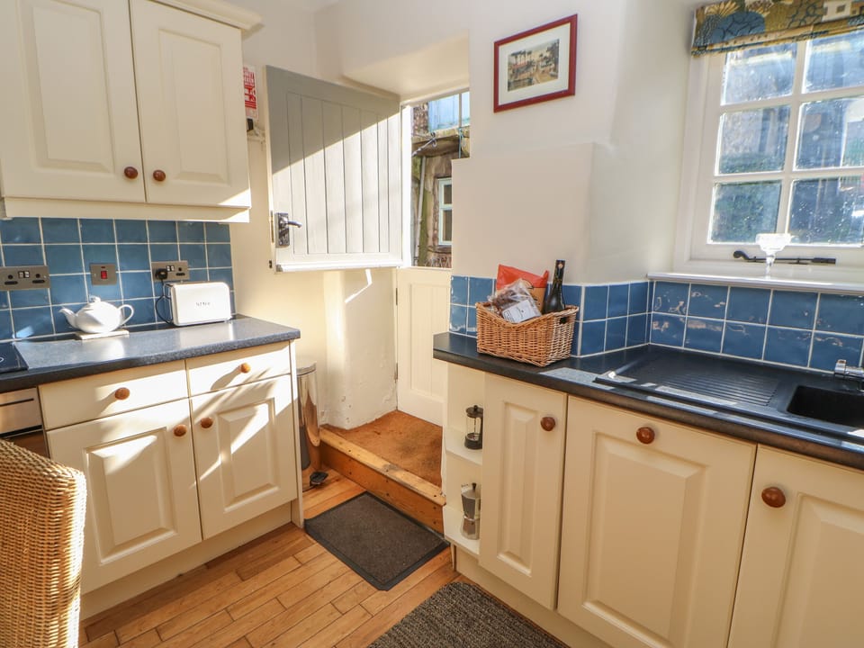 Cottage | Private kitchen | Fridge, dishwasher, electric kettle, cookware/dishes/utensils