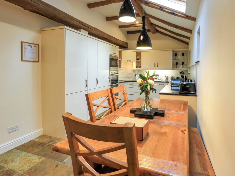 Cottage | Dining