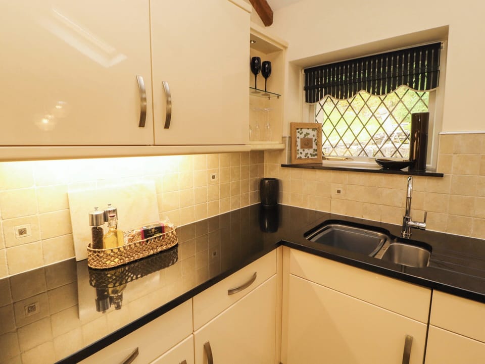 Cottage | Private kitchen | Fridge, dishwasher, cookware/dishes/utensils