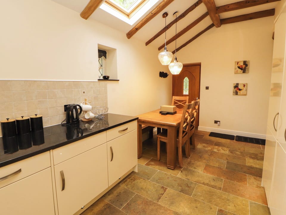Cottage | Dining