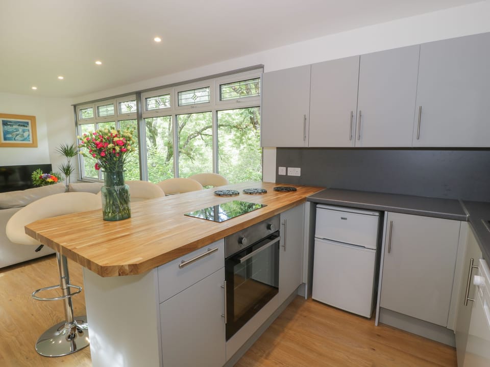 Cottage | Private kitchen | Fridge, dishwasher, electric kettle, cookware/dishes/utensils