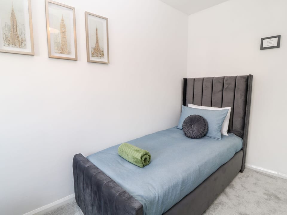 Cottage | 2 bedrooms, individually decorated, individually furnished, free WiFi