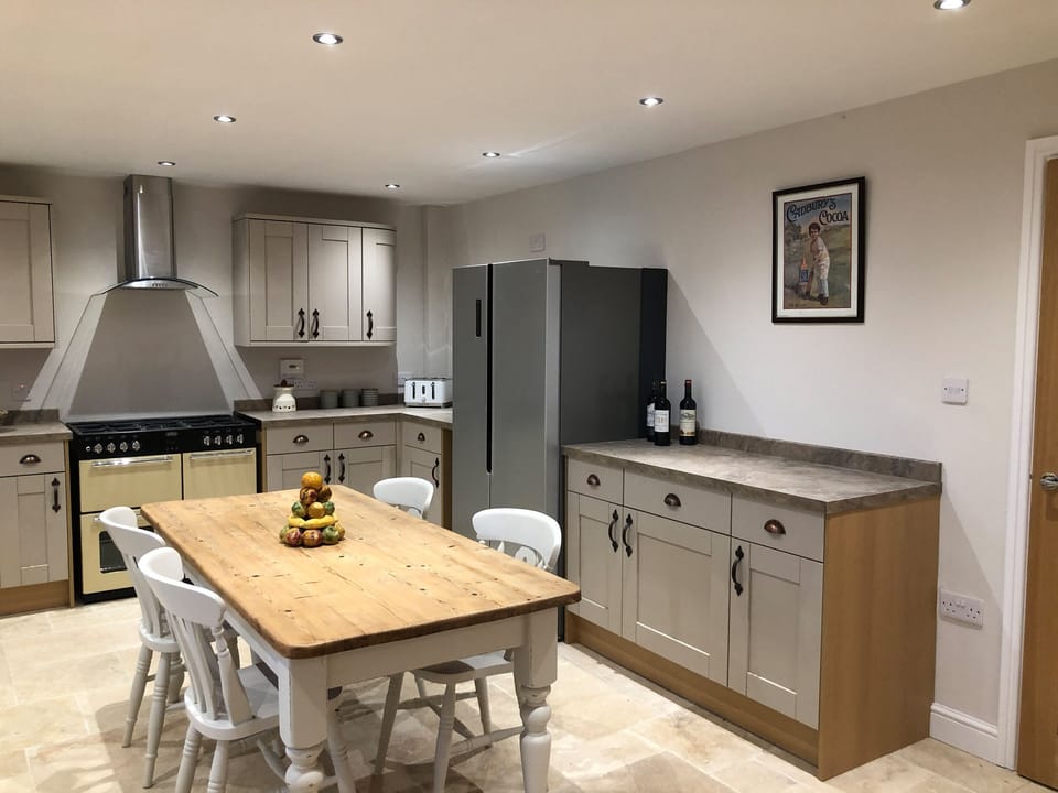 Cottage | Private kitchen | Fridge, microwave, dishwasher, electric kettle