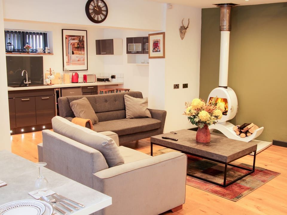 Cottage | Living area | Fireplace