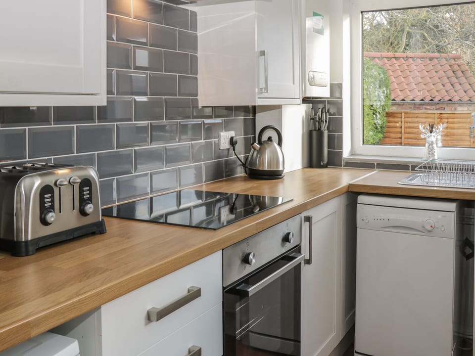 Cottage | Private kitchen | Fridge, microwave, dishwasher, electric kettle
