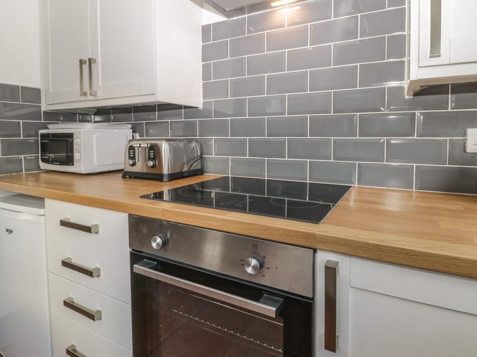Cottage | Private kitchen | Fridge, microwave, dishwasher, electric kettle