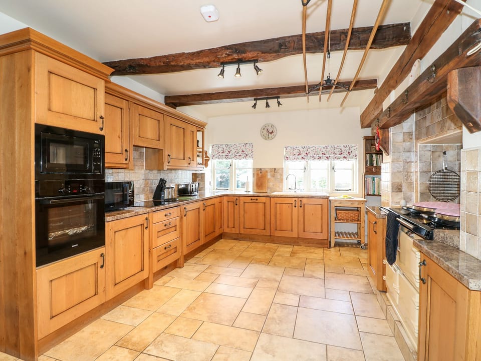 Cottage | Private kitchen | Fridge, microwave, dishwasher, electric kettle