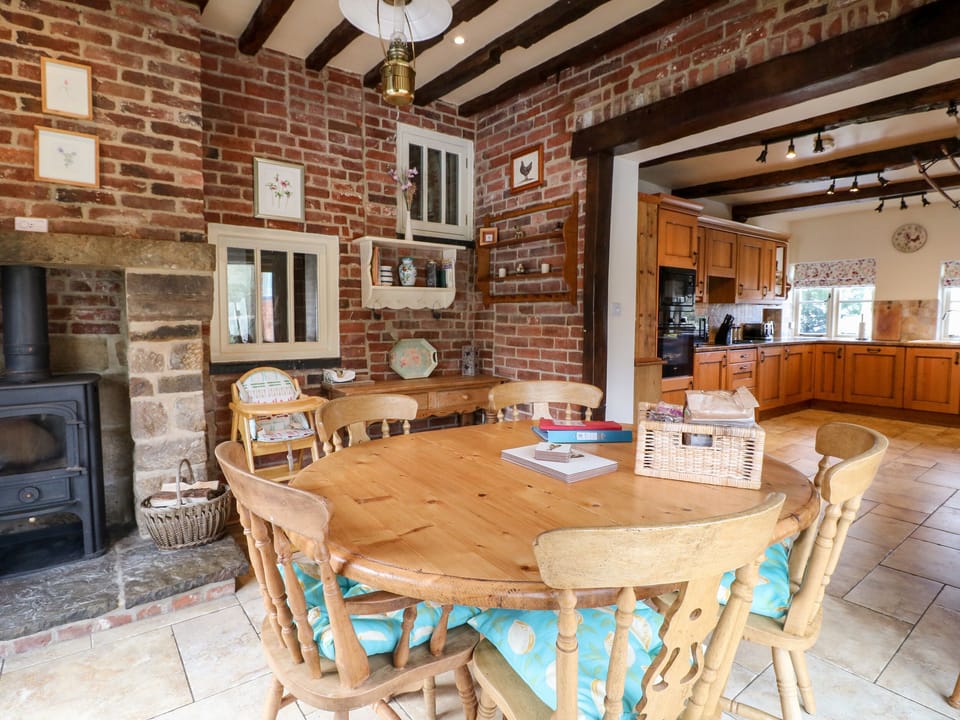 Cottage | Dining