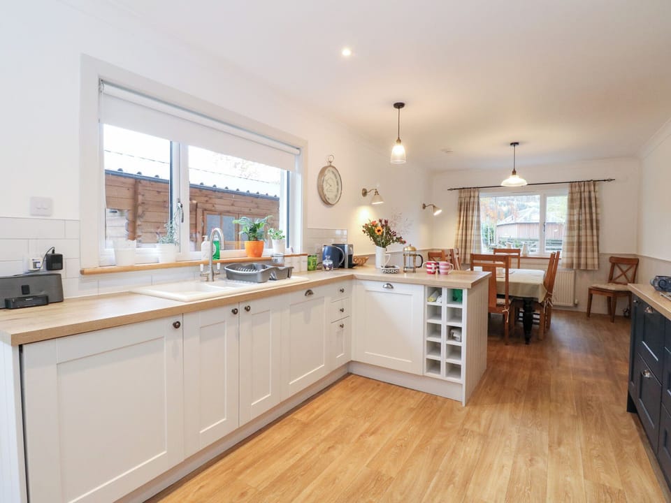 Cottage | Private kitchen | Fridge, dishwasher, electric kettle, toaster