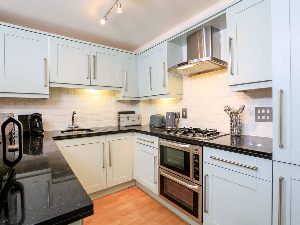 Cottage | Private kitchen | Fridge, microwave, dishwasher, electric kettle