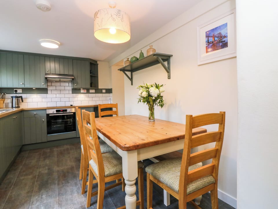 Cottage | Dining