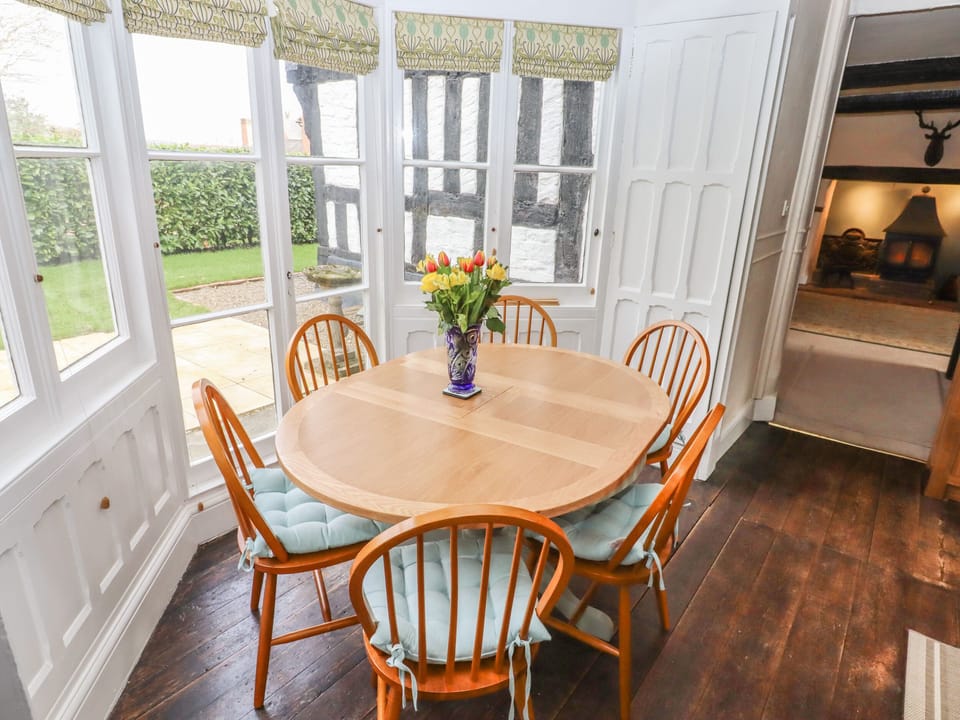 Cottage | Interior