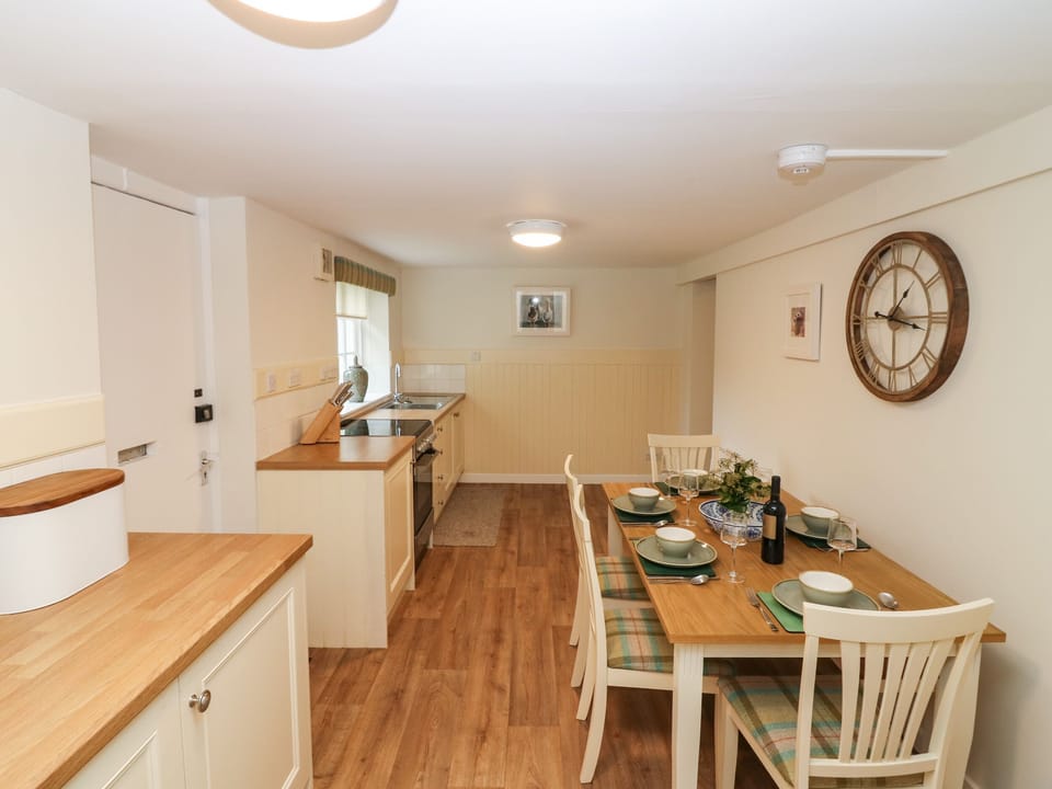 Cottage | Dining