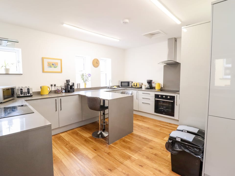 Cottage | Private kitchen | Fridge, microwave, dishwasher, electric kettle