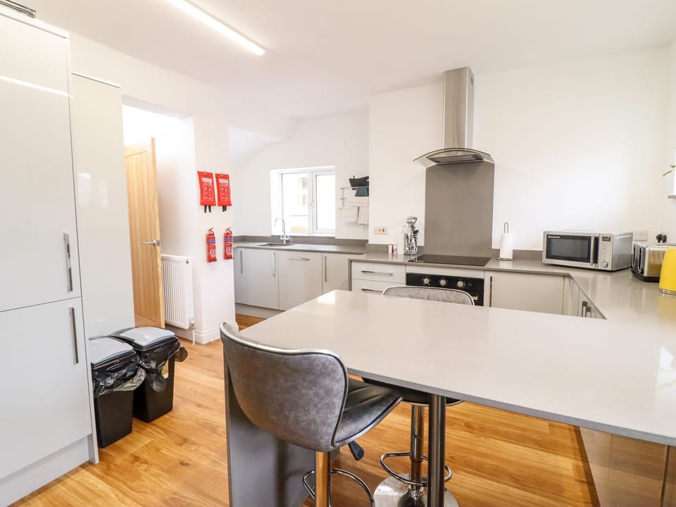 Cottage | Private kitchen | Fridge, microwave, dishwasher, electric kettle