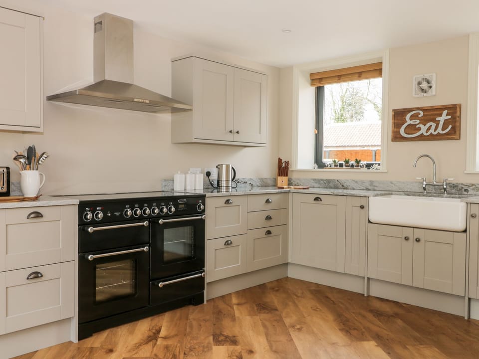 Cottage | Private kitchen | Fridge, microwave, dishwasher, electric kettle