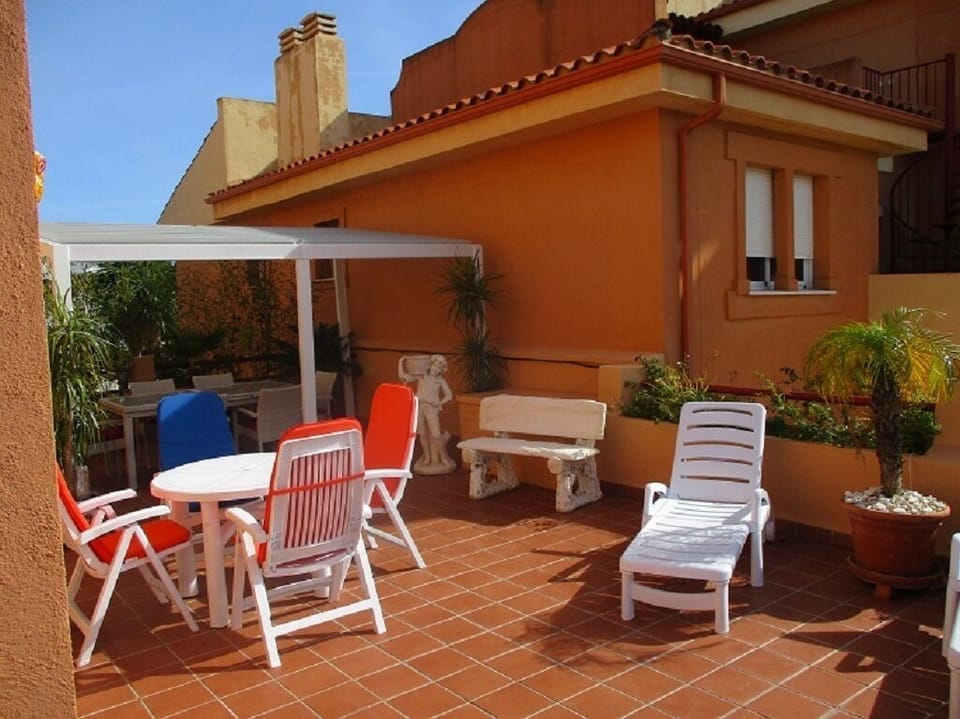 Terrace (BBQ not shown)
