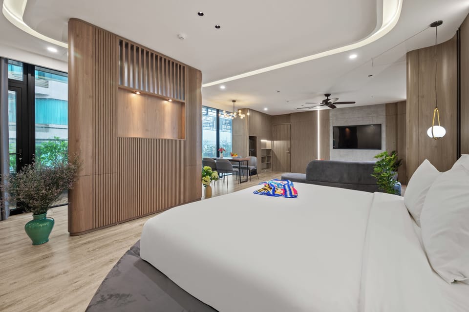 Chi House Suite | Minibar, desk, soundproofing, iron/ironing board (on request)
