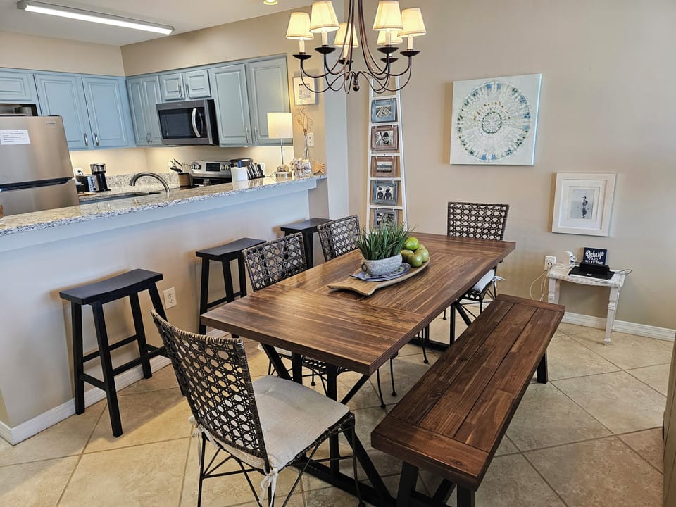 Dining and bar area