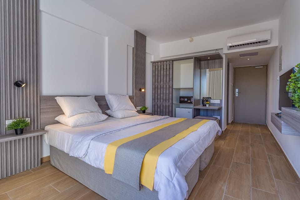 Classic Room | In-room safe, desk, free WiFi, bed sheets