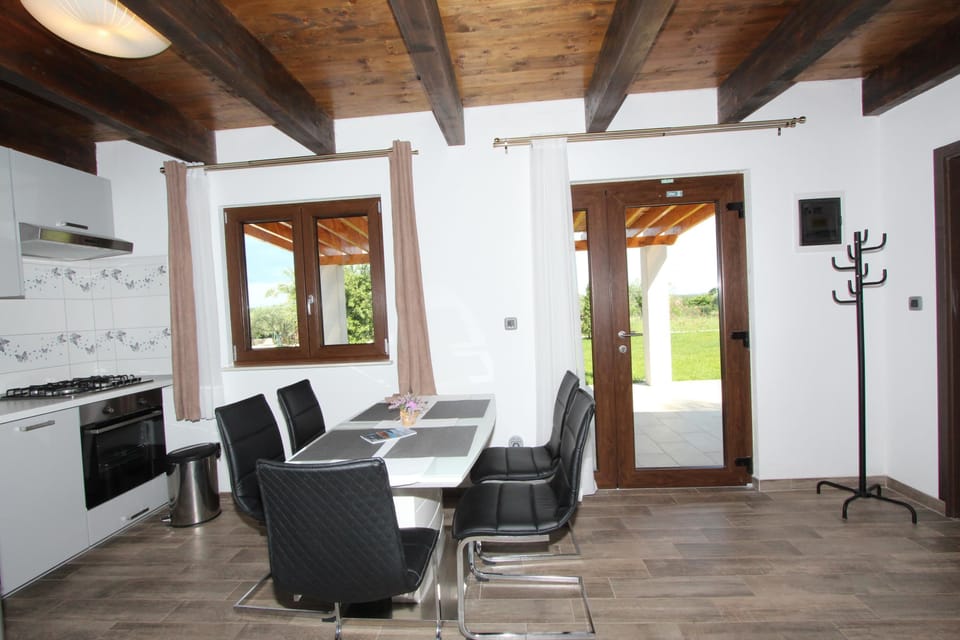 House, 2 Bedrooms, Balcony, Garden View | Private kitchen | Fridge, microwave, oven, stovetop