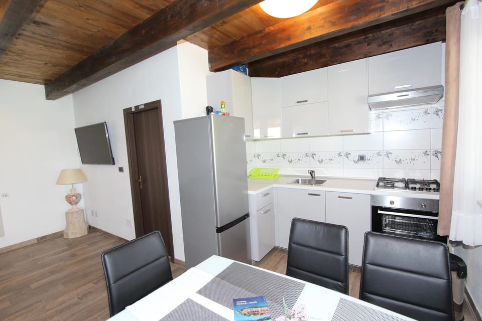House, 2 Bedrooms, Balcony, Garden View | Private kitchen | Fridge, microwave, oven, stovetop