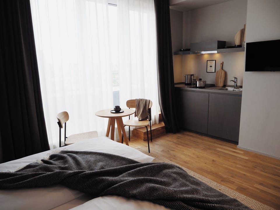 Bold Studio with Balcony | Hypo-allergenic bedding, desk, laptop workspace, blackout drapes