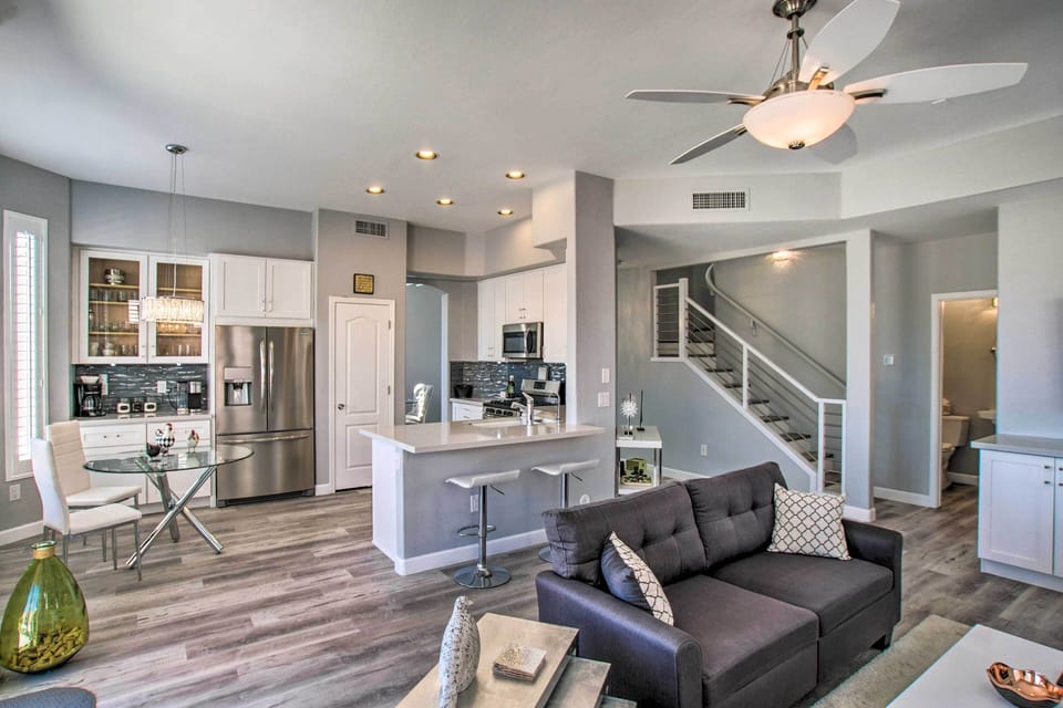 Kitchen/Den