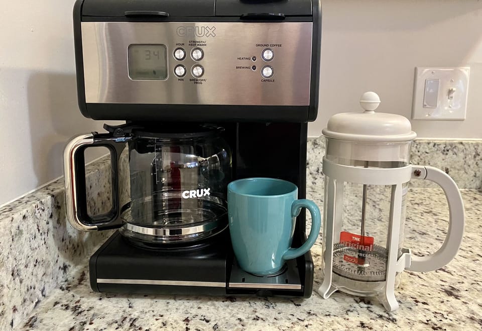 Several options for the coffee lover (10 cup carafe with single serve K-cup)