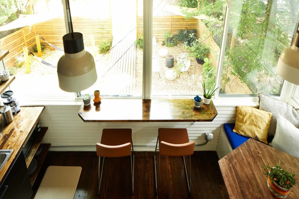 Welcome to Apt3 @ Charles on 11th -- a modern, fun, sun-filled loft, which will be your perfect home-away-from-home while you are in Birmingham.