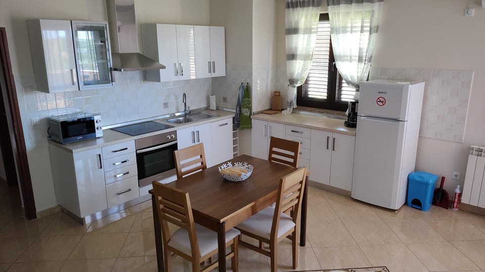 Apartment, 1 Bedroom, Non Smoking, Balcony | Private kitchen | Fridge, microwave, oven, stovetop
